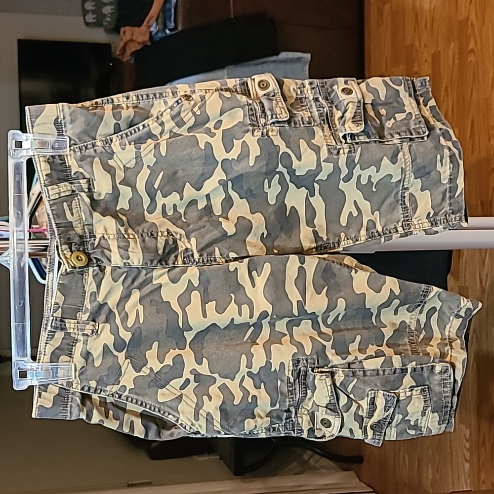 Jeans By Buffalo Camo Cargo Shorts Size 28